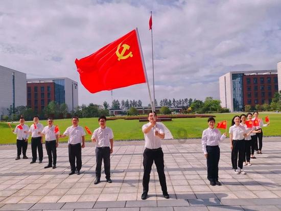 农村自建房没有证，可以加二层吗？